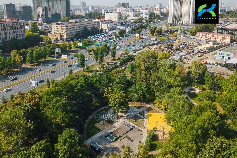 Деревянный скейт парк в парке им. Федорова, Москва