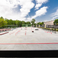 Бетонный скейт парк в парке Швейцария
