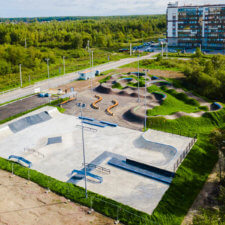 Бетонный скейтпарк и асфальтовый памптрек в Кировске