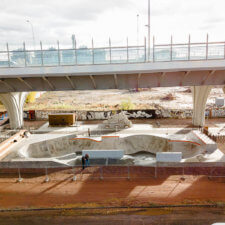 Бетонный боул и памптрек под мостом Бетанкура