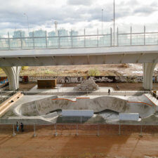 Бетонный боул и памптрек под мостом Бетанкура