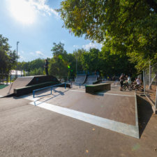 Деревянный скейт парк на ул.Юности (Москва)
