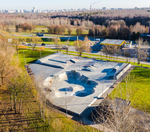 Бетонный скейт парк на Айвазовского (Москва)