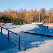 Бетонный скейт парк на Академика Янгеля (Москва)