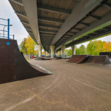 Скейт парк под Поклонногорским мостом СПб