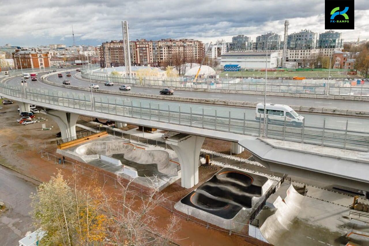 Бетонный боул и памптрек под мостом Бетанкура