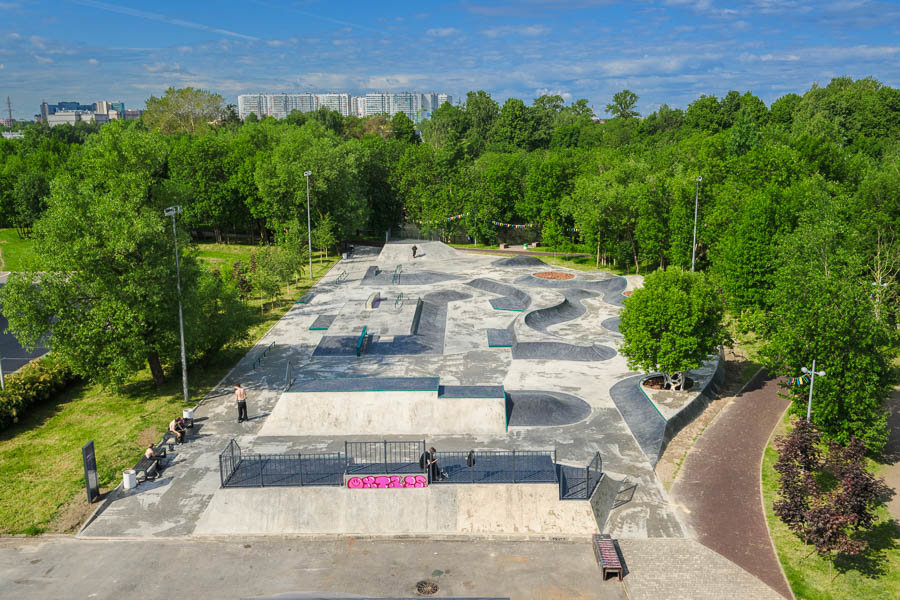 Бетонный скейт-парк на Передовиков (СПб)