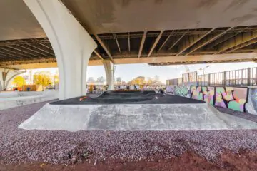Бетонный боул и&nbsp;памп-трек под мостом Бетанкура превью 1