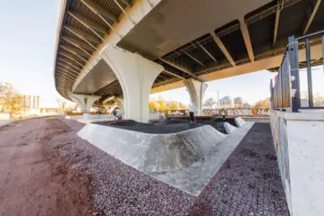 Бетонный боул и&nbsp;памп-трек под мостом Бетанкура превью 1
