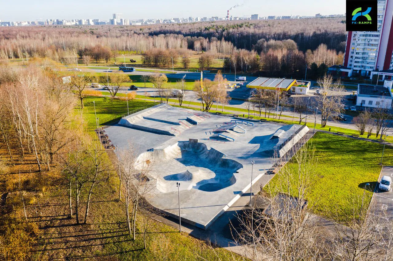 Бетонный скейт-парк на&nbsp;Айвазовского (Москва)