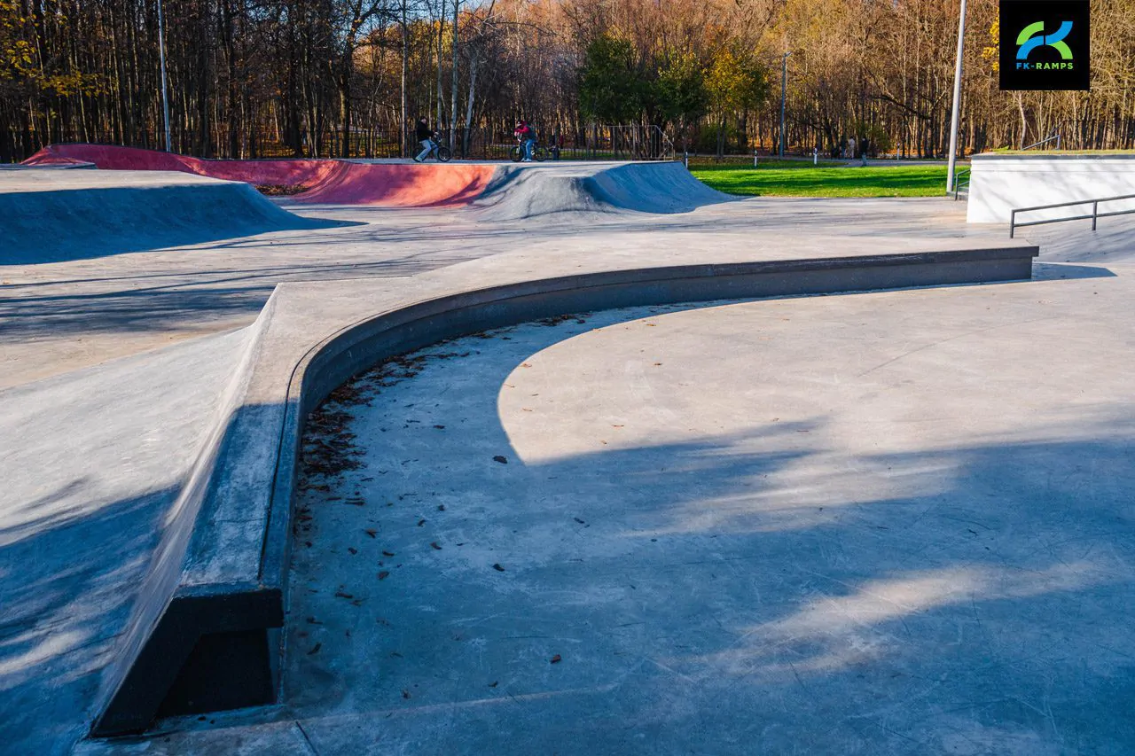 Бетонный скейт-парк на&nbsp;Академика Янгеля (Москва) фото 16