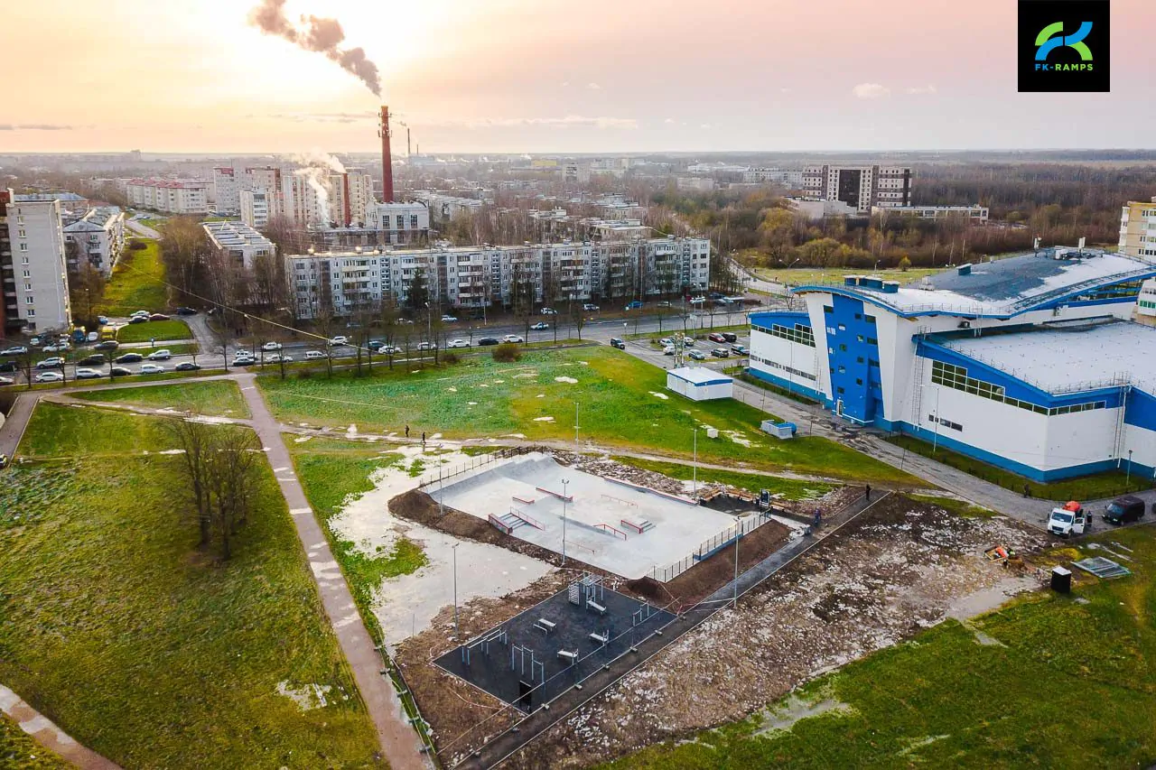 Бетонный скейтпарк в Красном Селе (ул.Спирина 10А)