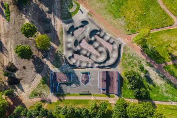 Скейт-парк и&nbsp;памп-трек в&nbsp;парке Авиаторов (СПб) превью 1
