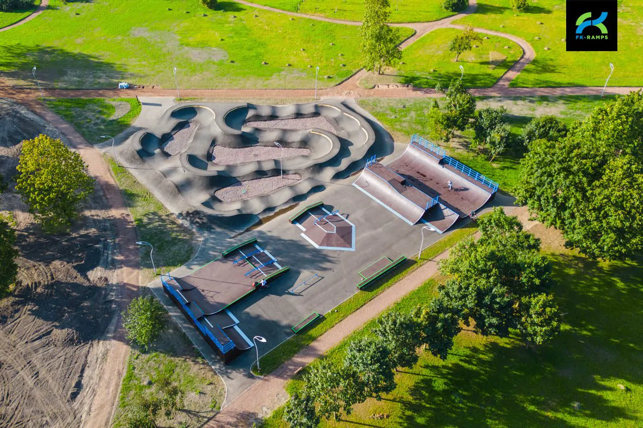 Скейт-парк и&nbsp;памп-трек в&nbsp;парке Авиаторов (СПб)