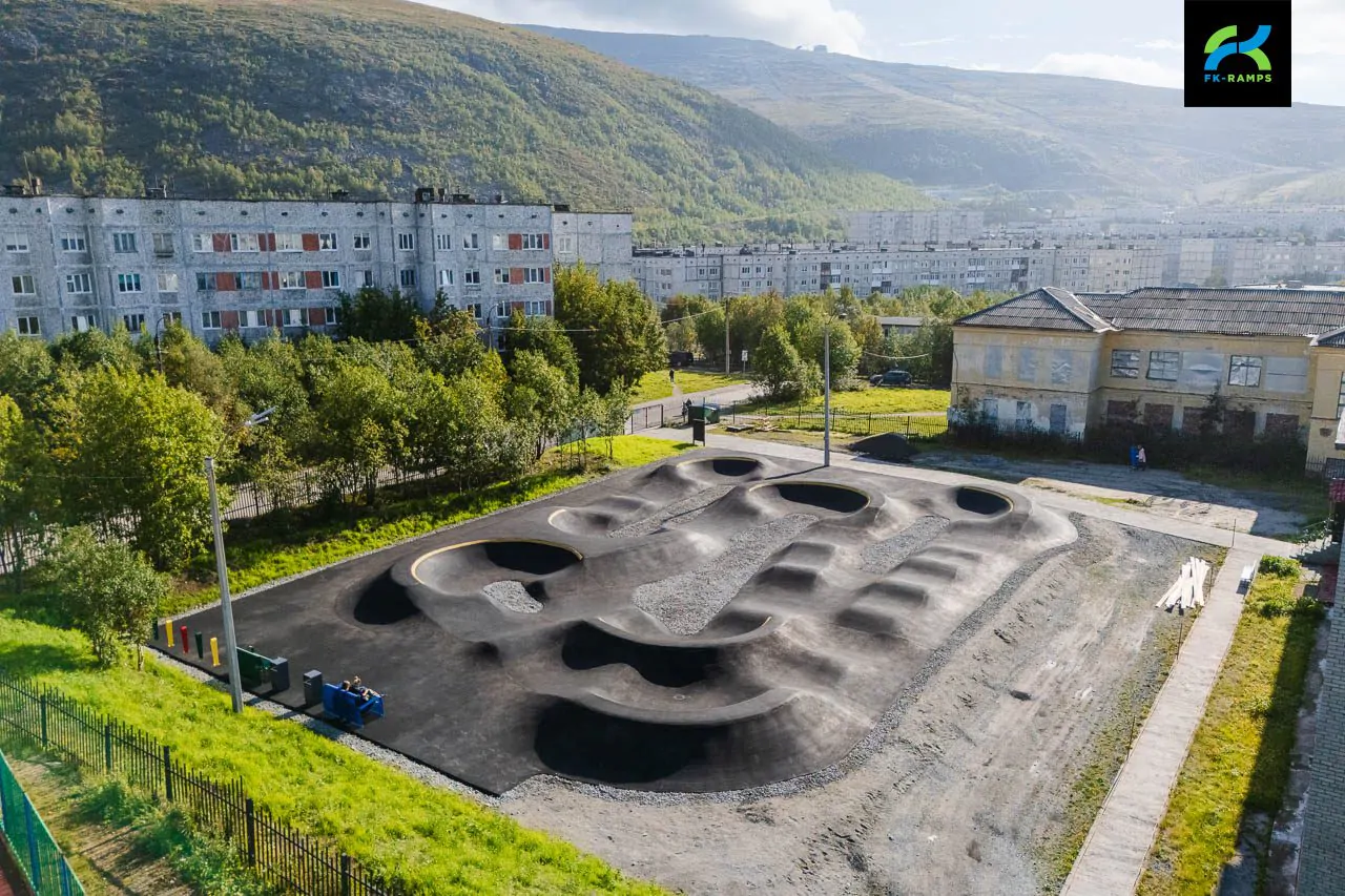 Асфальтовый памп-трек в Кировске (Мурманская область) фото 1