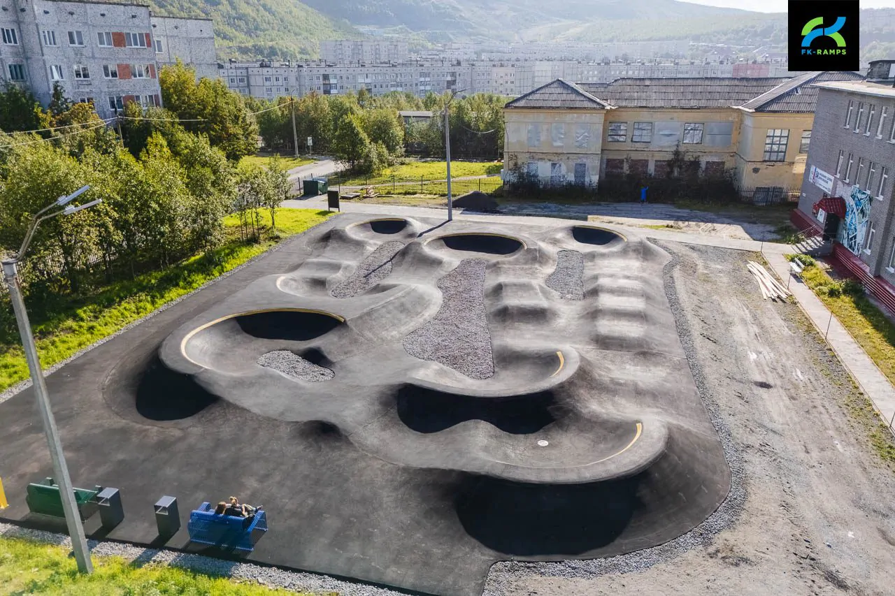 Асфальтовый памп-трек в Кировске (Мурманская область) фото 2