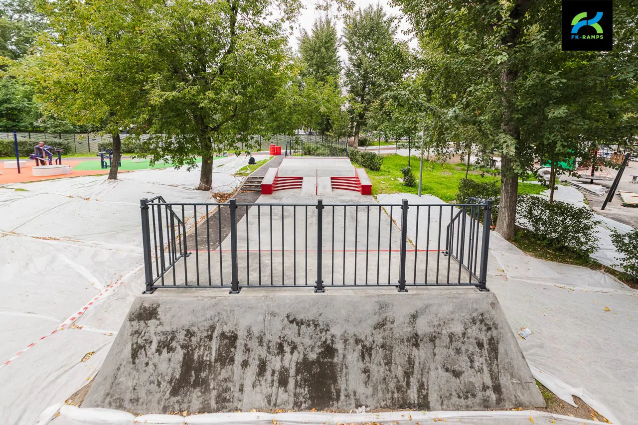 Скейт-спот в Северном Хапиловском сквере фото 12